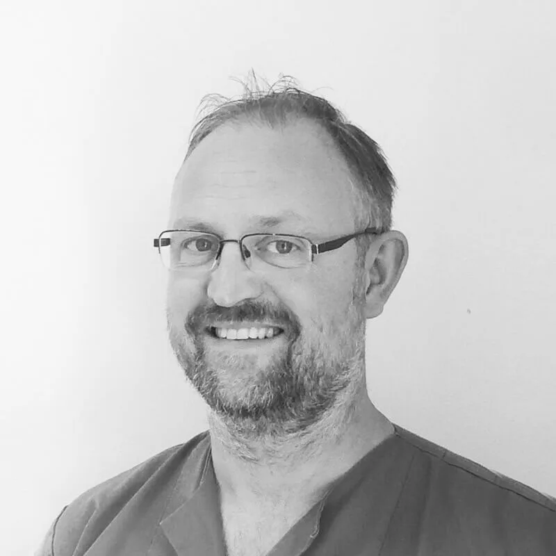 Oralkirurg — spesialist Arild Kvalheim ved Torgallmenning Tannleger